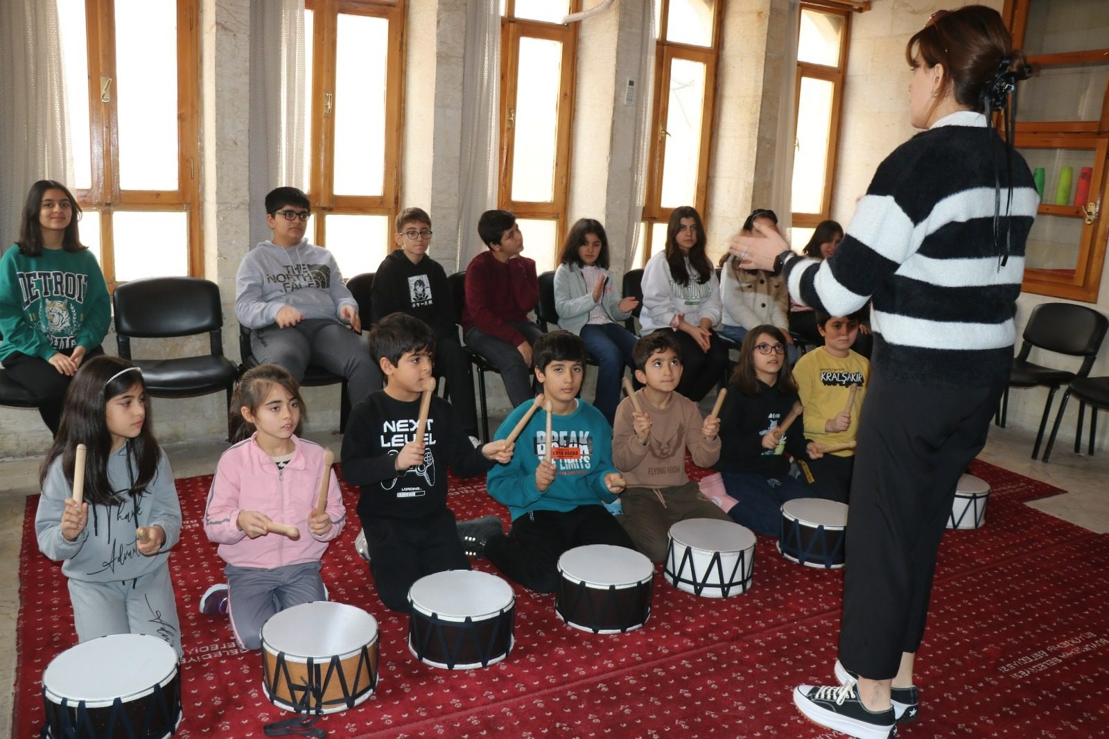 Şanlıurfa Büyükşehir Belediyesi geleceğin sanatçıları, müzik ustalarını yetiştiriyor